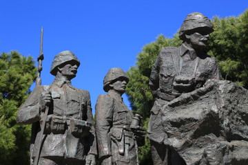 &Ccedil;anakkale Savaşları Atat&uuml;rk Heykeli, Şehitler Abidesi Alanı