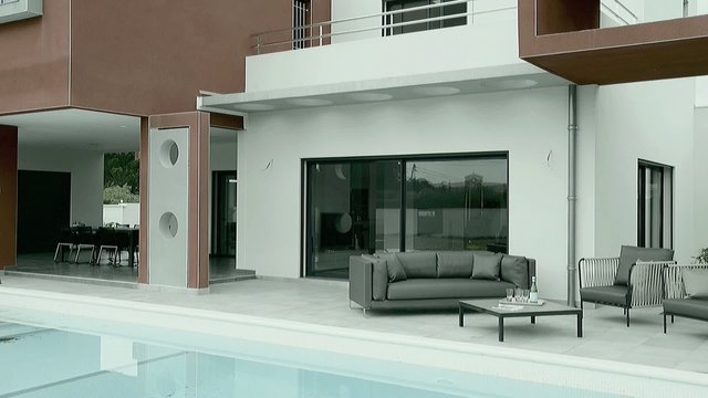 piscina sillones casa