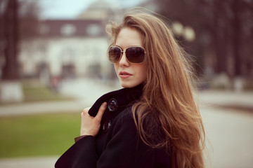 Beautiful young woman in fashion sunglasses