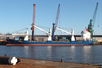 Naklejka premium Schiff im Hafen
