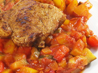 Gemüsepfanne mit Puten Steak