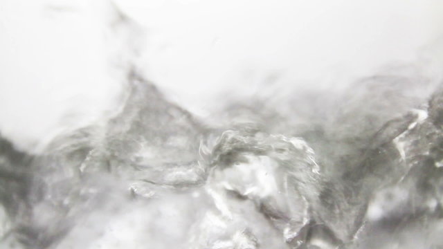 Kochendes Wasser k&uuml;hlt langsam ab