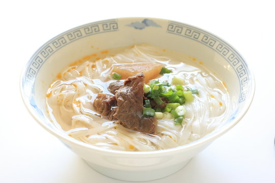 chinese cuisine, simmered beef tendon on hofan rice noodles
