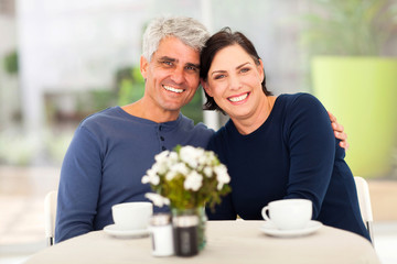 Obraz na płótnie Canvas mature couple having tea