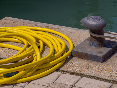 Molo d'attracco e bitta