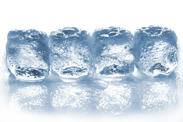 Obraz premium Ice cubes isolated on white.