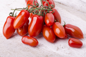 grappolo di pomodorini san marzano