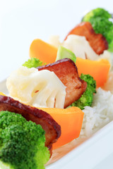 Vegetable skewer and white rice