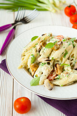 pasta with mussels and basil and cream