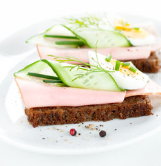 Sandwiches with egg, ham, cucumber and chives