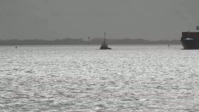 Feeder &uuml;berholt Schlepper