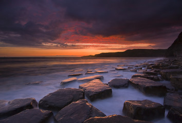 Fototapeta premium Kimmeridge, dorset, sunset with reflection on rocks