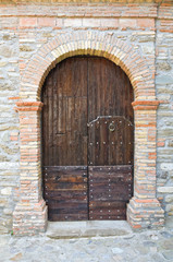 Fototapeta na wymiar Drewniane drzwi. Tursi. Basilicata. Włochy.
