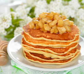 Pancakes with caramelized apples