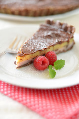 Schichttorte mit Schokolade,Vanille und Himbeeren