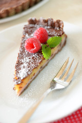 Schokoladenkuchen mit Himbeer-Vanille-Füllung