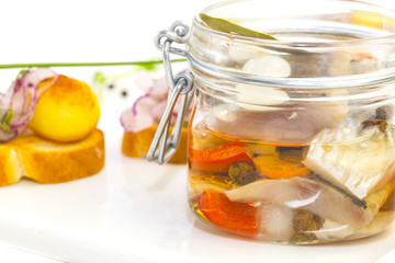 Сельдь маринованная в банке