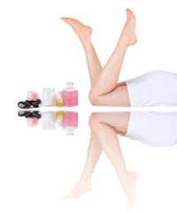 Obraz na płótnie Canvas piękne nogi kobiet i spa z reflectionl