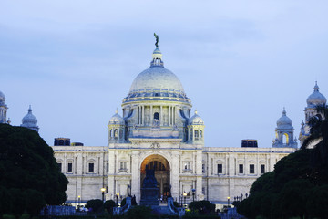 Obraz premium Beautiful facade of Victoria Memorial hall at night