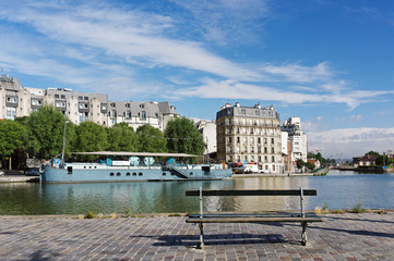 Fototapeta premium Paris canal de l'Ourc