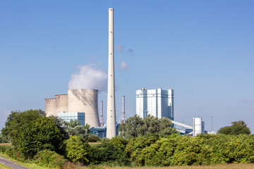 Fototapeta na wymiar Elektrownia węglowa - elektrowni węglowych w otwarte