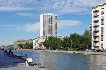 Paris, pêcheurs canal de la Villette