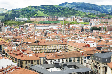 Vistas de Bilbao, plaza nueva y catedral de Santiago.