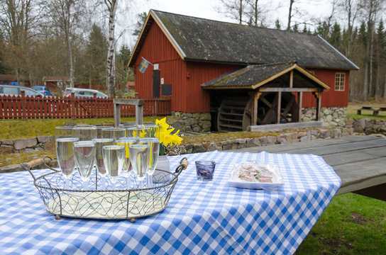 Drinks tray in Swedish outdoor