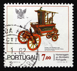 Fototapeta na wymiar Znaczek Portugalia pocztowy 1981 Pearier Pump Fire Engine