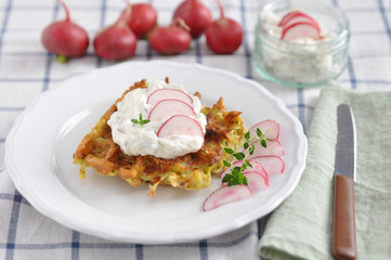 Kräuterwaffel mit Radieschenquark