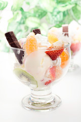 Mixed ice cream with fruits