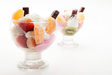 Mixed ice cream with fruits