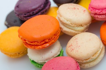 Macarons multicolores.