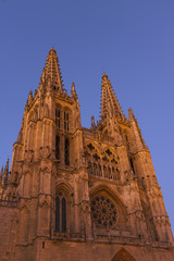 Fototapeta na wymiar Katedra Burgos na zachodzie słońca.