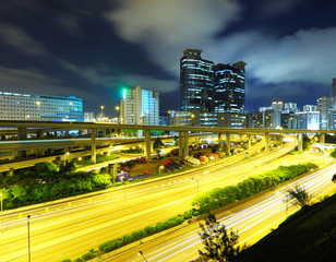 Fototapeta na wymiar Traffic in city at night