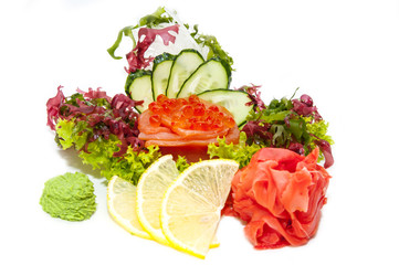 Японский салат с лососем и красной икрой