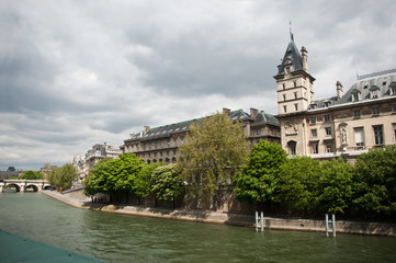 Fototapeta premium Quai de Seine conciergerie à Paris