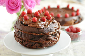 Schokoladentorte mit Himbeeren
