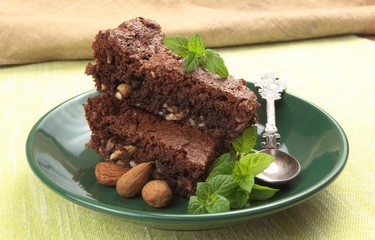 chocolate and almond cake on green plate © SpaPartners