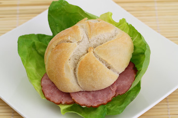 Sandwich with smoked sausage and lettuce