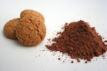 Cacao e amaretti - ingredienti per ricetta dolce