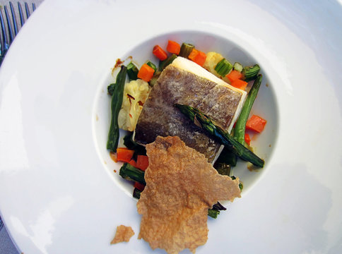 Bacalao con menestra y esp&aacute;rragos trigueros
