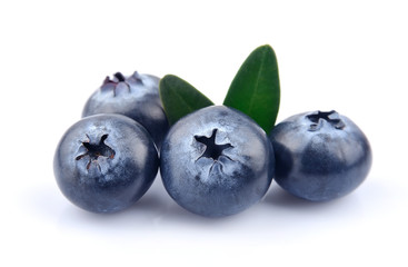Obraz premium Blueberries with leaves