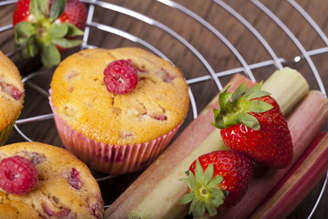 Frische Früchte und Muffins
