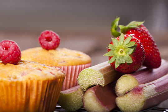 Nahaufnahme Muffins und Fr&uuml;chte