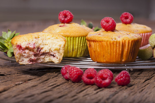 Frische Muffins mit Fr&uuml;chten