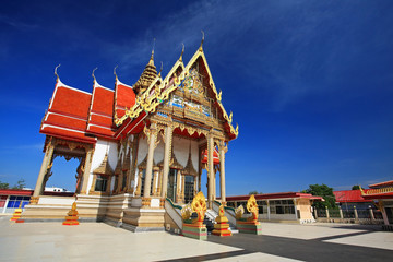 Fototapeta na wymiar Large temple architecture against blue sky