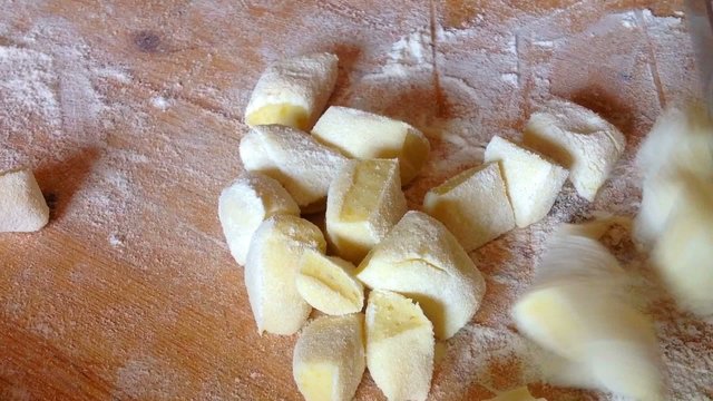 Preparazione degli gnocchi di patate