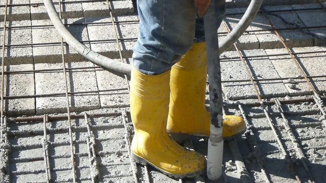 Operai edili al lavoro