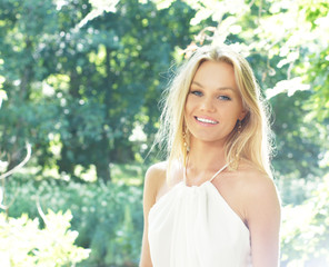 Naklejka premium Portrait of young and beautiful blond girl posing outdoor